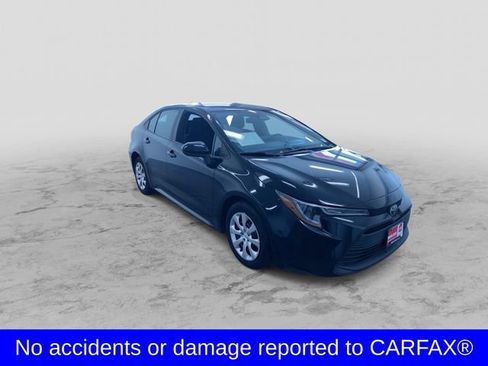 Used 2025 Toyota Corolla LE image 3