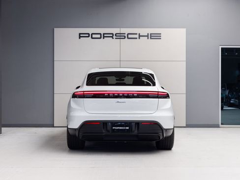 Certified 2026 Porsche Macan Electric RWD image 6