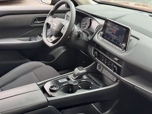 Used 2025 Nissan Rogue S AWD/4WD image 21