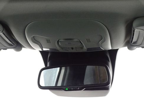 Used 2018 Jeep Renegade Limited image 28