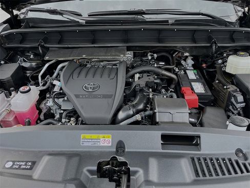 Used 2024 Toyota Highlander XLE image 33