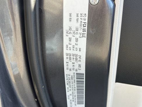 Used 2020 Chrysler Pacifica Touring-L image 36