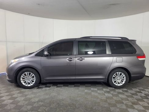 Used 2014 Toyota Sienna XLE FWD image 4
