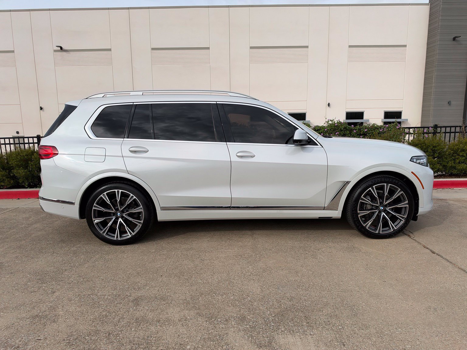 Used 2020 BMW X7 xDrive40i w/ Premium Package AWD/4WD image 9