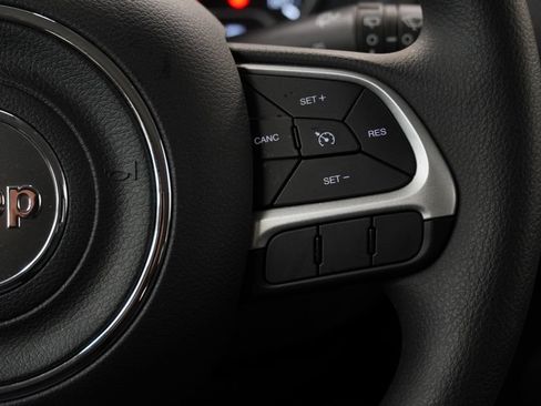 Used 2023 Jeep Renegade Latitude AWD/4WD image 40