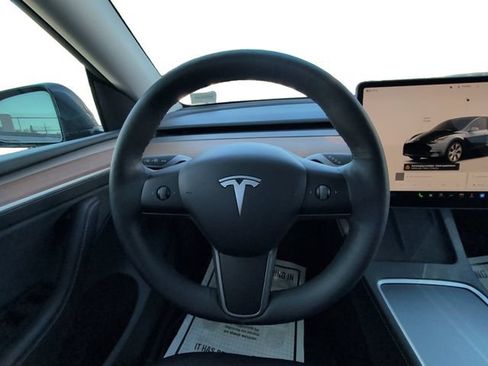 Used 2024 Tesla Model Y Long Range AWD/4WD image 12