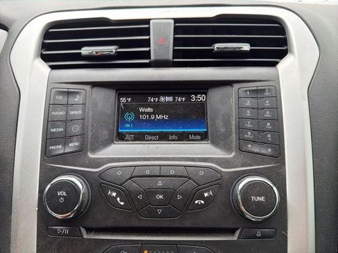 Used 2016 Ford Fusion SE image 24