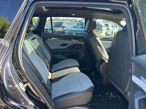 New 2026 Volkswagen Tiguan SE R-Line FWD image 46