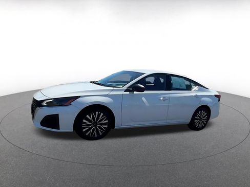 Used 2025 Nissan Altima 2.5 SV FWD image 6