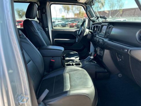 Used 2023 Jeep Gladiator Sport AWD/4WD image 10