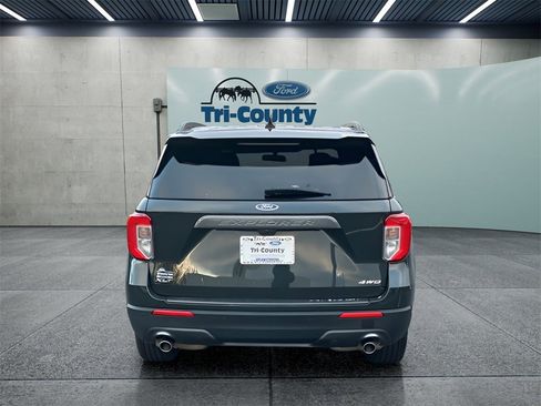 Used 2022 Ford Explorer XLT w/ Equipment Group 202A image 6