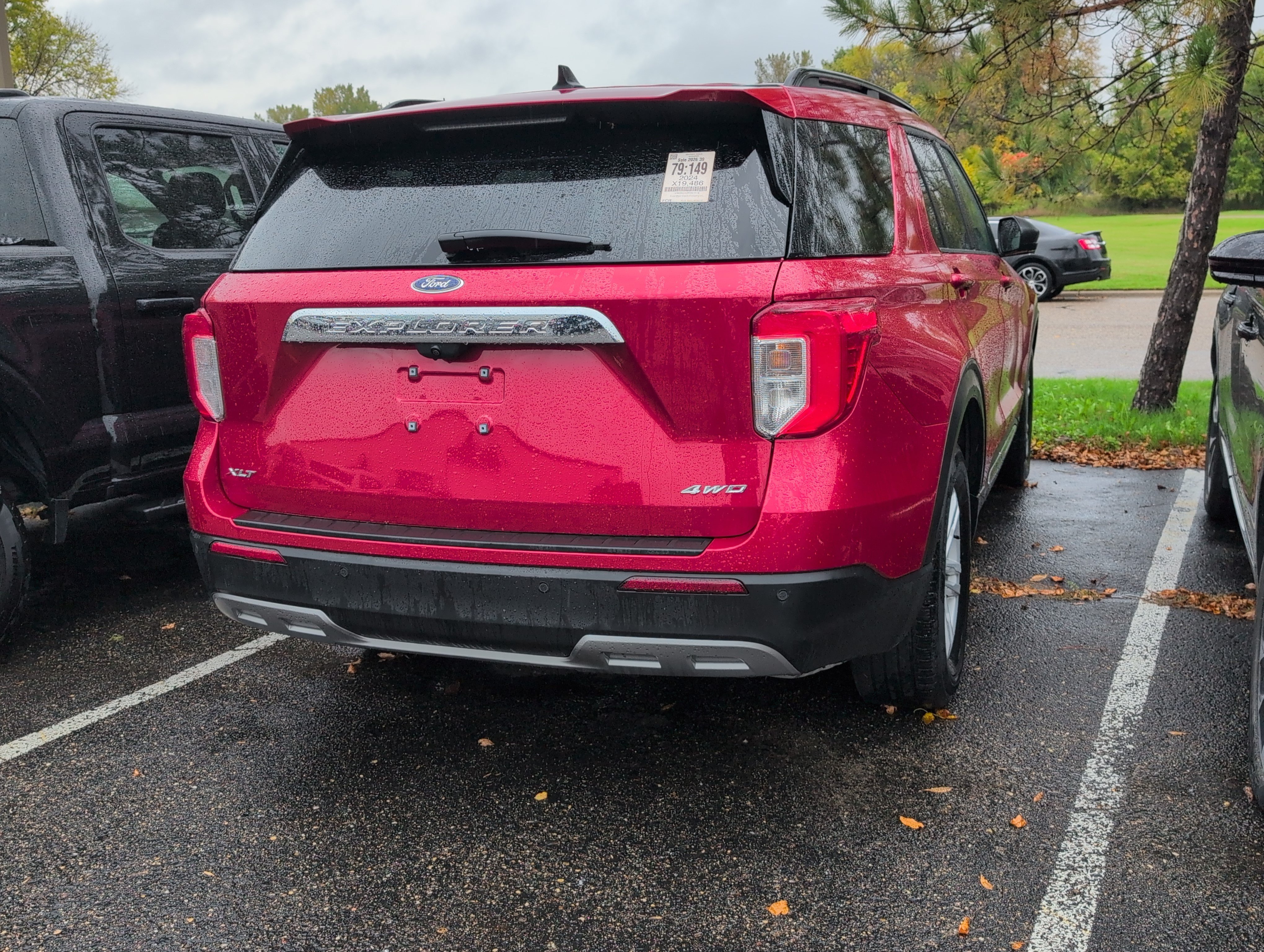 Used 2024 Ford Explorer XLT w/ Equipment Group 202A AWD/4WD image 4