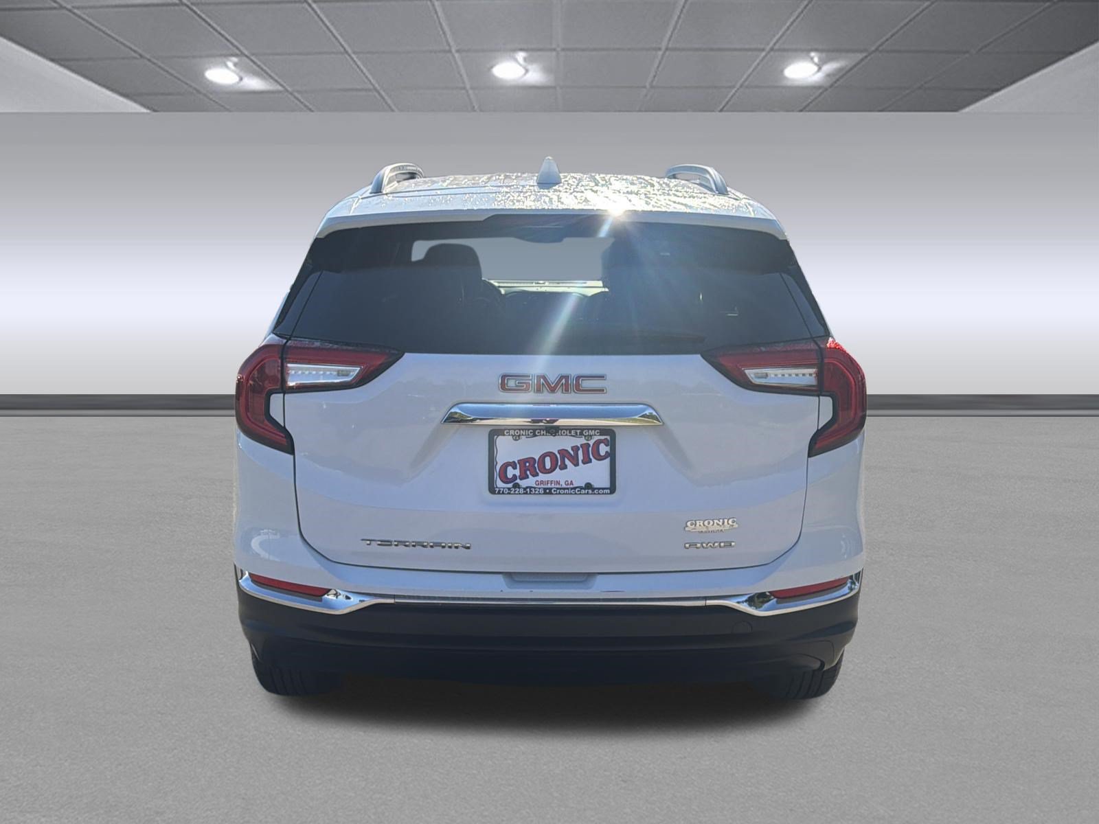 Used 2024 GMC Terrain SLT AWD/4WD image 4