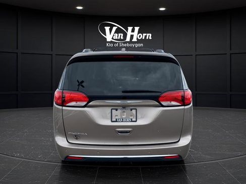 Used 2017 Chrysler Pacifica Touring-L Plus w/ Advanced Safetytec Group FWD image 6