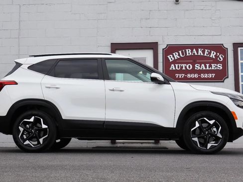 Used 2025 Kia Seltos EX AWD/4WD image 1