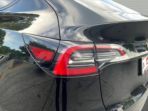 Used 2023 Tesla Model Y 2WD image 18