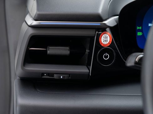 Used 2024 Porsche Macan 4 Electric image 28