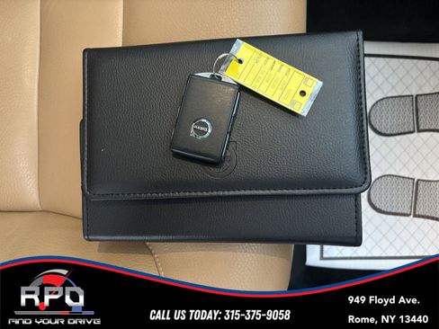 Used 2020 Volvo XC60 T6 Momentum image 36