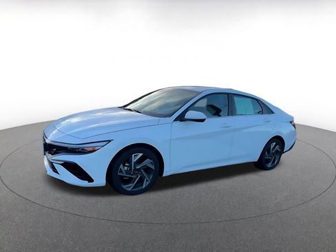 Used 2025 Hyundai Elantra SEL image 8