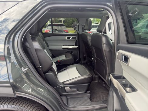 Used 2022 Ford Explorer XLT w/ Equipment Group 202A AWD/4WD image 17