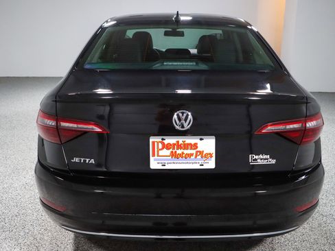Used 2021 Volkswagen Jetta SE w/ SE Cold Weather Package image 8