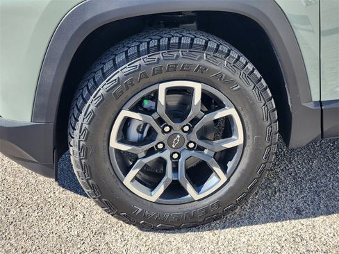 New 2026 Chevrolet Equinox ACTIV w/ LPO, Floor Liner Package image 8