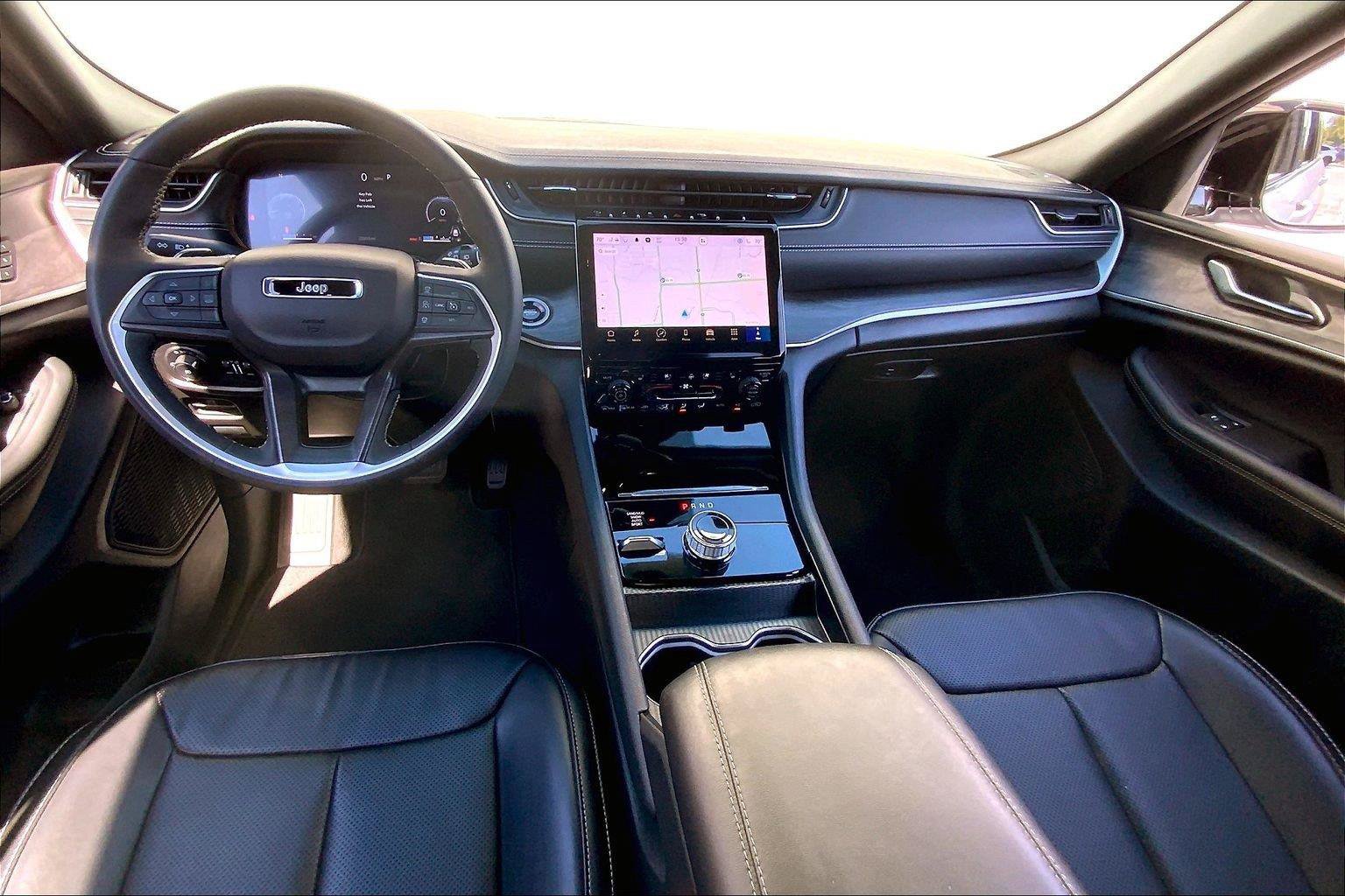 Used 2024 Jeep Grand Cherokee Limited w/ Luxury Tech Group II AWD/4WD image 14