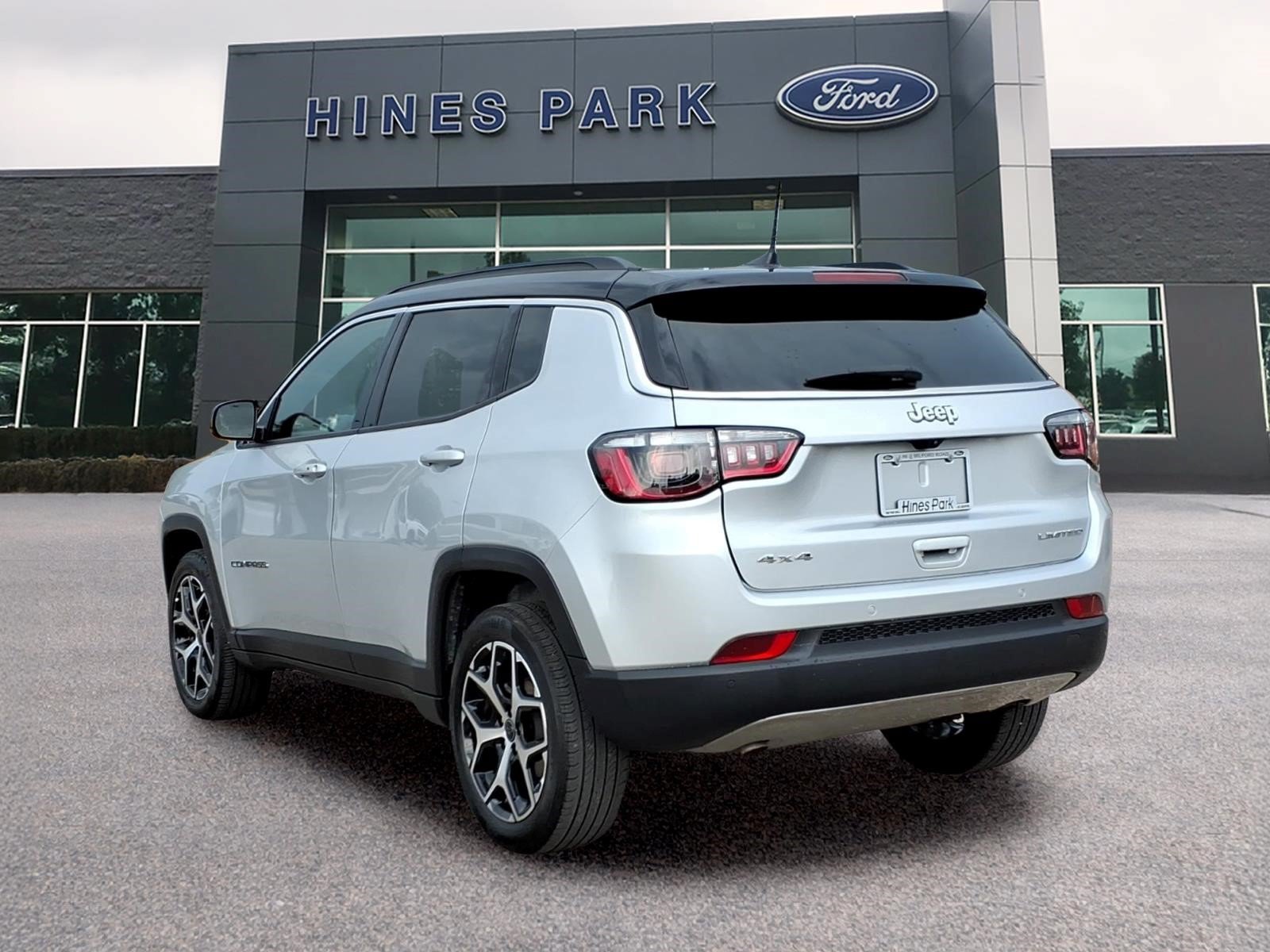 Used 2025 Jeep Compass Limited AWD/4WD image 5