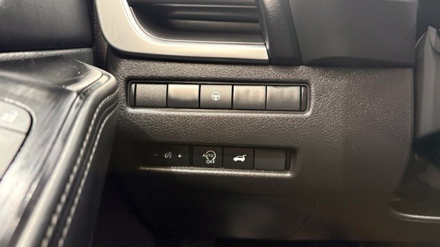 Used 2025 Nissan Rogue SV AWD/4WD image 33