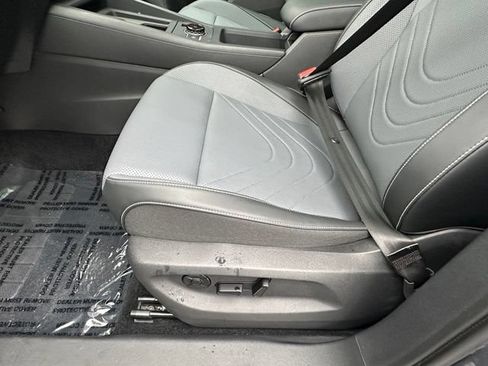 Certified 2025 Volkswagen Tiguan SE R-Line AWD/4WD image 25