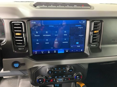 Used 2023 Ford Bronco Badlands w/ Sasquatch Package image 25