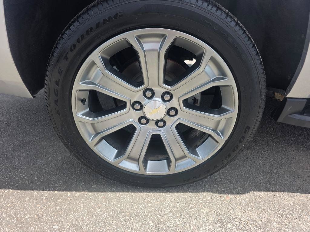Used 2018 Chevrolet Suburban LT AWD/4WD image 23