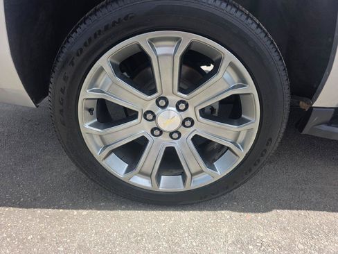 Used 2018 Chevrolet Suburban LT AWD/4WD image 23