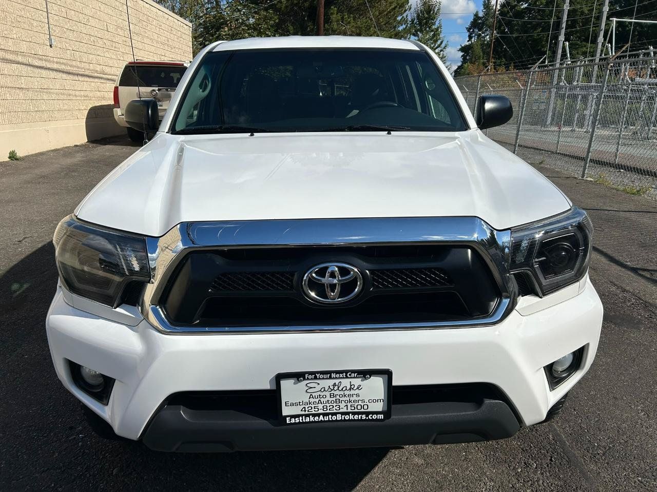 Used 2012 Toyota Tacoma 4x4 Double Cab w/ SR5 Pkg image 2