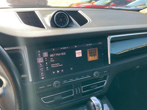 Used 2019 Porsche Macan AWD/4WD image 26