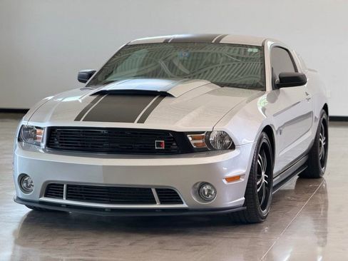 Used 2012 Ford Mustang Premium RWD image 3