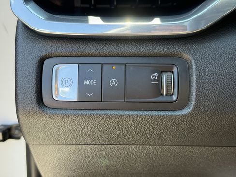 Used 2026 GMC Acadia Elevation w/ Elevation Premium Package FWD image 24