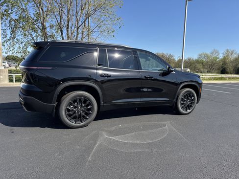 New 2026 Chevrolet Traverse LT image 3