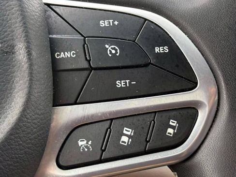Certified 2023 Chrysler Pacifica Touring-L FWD image 23