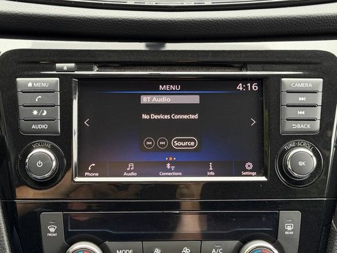 Used 2018 Nissan Rogue SV AWD/4WD image 13
