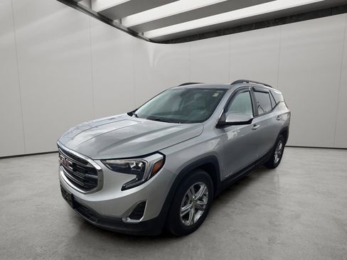 Used 2021 GMC Terrain SLE w/ Driver Convenience Package FWD image 2