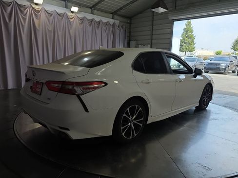 Used 2019 Toyota Camry SE w/ Audio Package FWD image 3