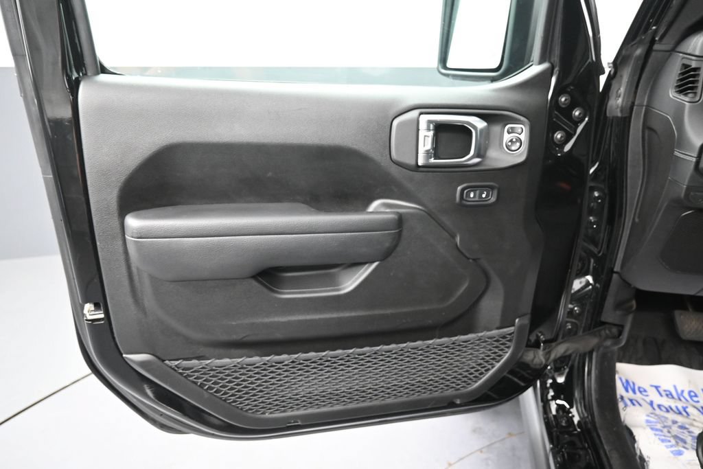 Used 2025 Jeep Wrangler Unlimited Rubicon AWD/4WD image 16
