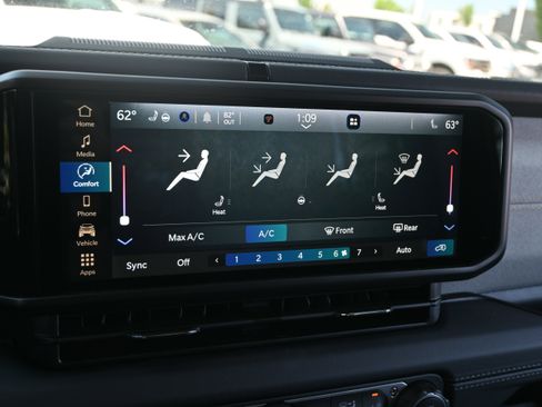 Used 2025 Jeep Wrangler Unlimited Sahara w/ Safety Group AWD/4WD image 26