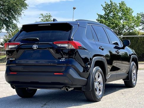Used 2025 Toyota RAV4 LE AWD/4WD image 4