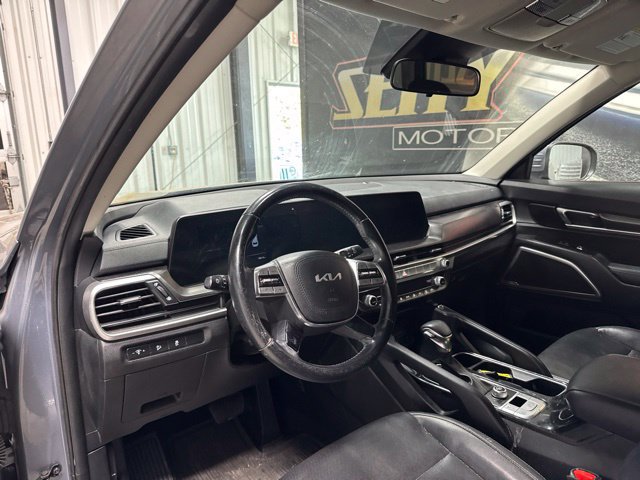Used 2023 Kia Telluride S FWD image 5