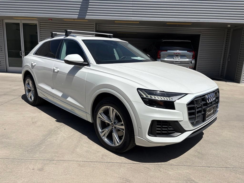 Used 2023 Audi Q8 Premium w/ Convenience Package AWD/4WD image 3