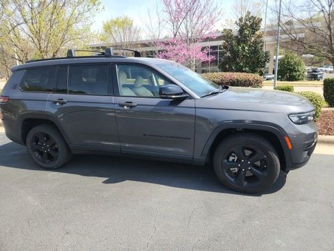 Used 2022 Jeep Grand Cherokee L Limited w/ Black Appearance Package image 5