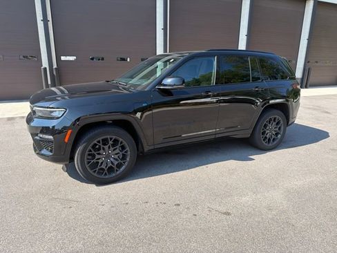 Used 2024 Jeep Grand Cherokee Summit AWD/4WD image 2