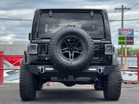 Used 2018 Jeep Wrangler Unlimited Sahara AWD/4WD image 6